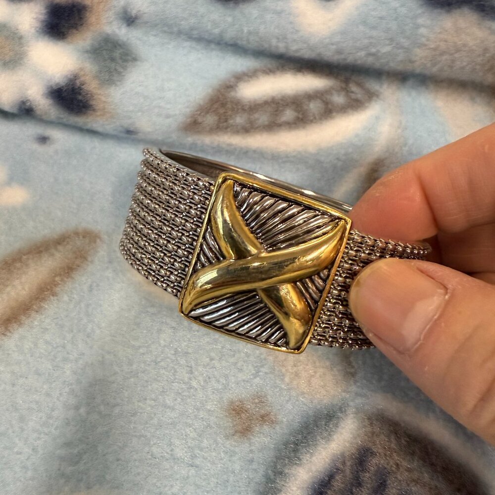 Silver/Gold Tone Clasp Bracelet